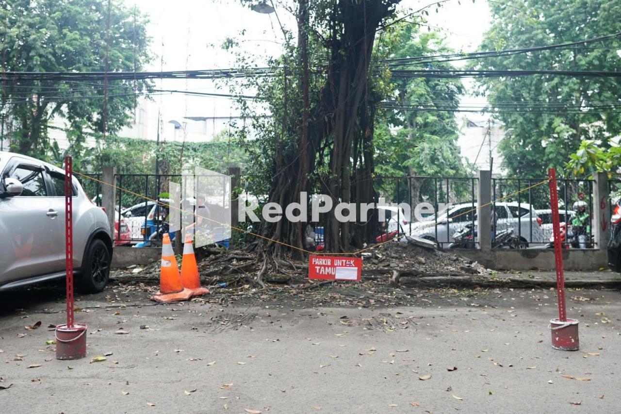 Cosmo Harmoni Redpartner Hotel Jakarta Exterior photo