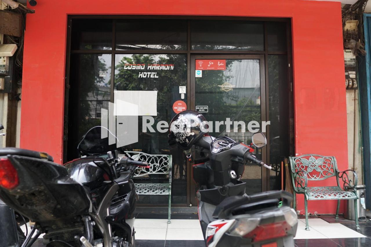 Cosmo Harmoni Redpartner Hotel Jakarta Exterior photo