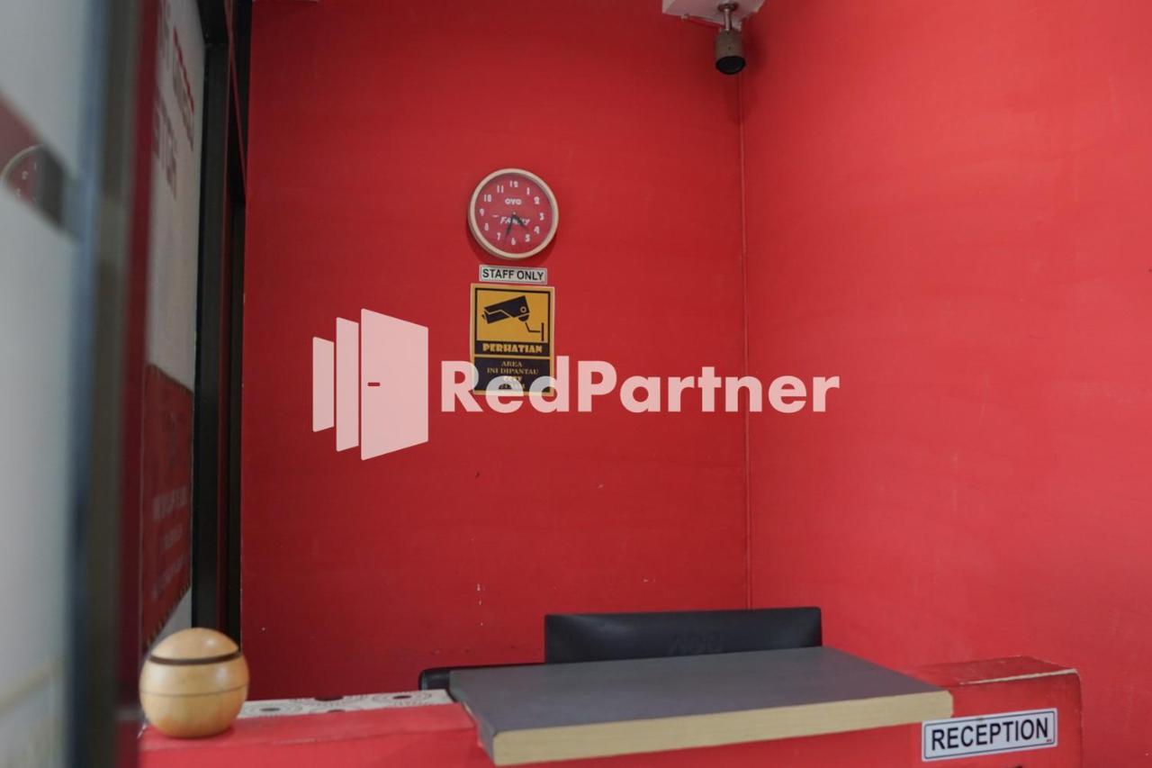 Cosmo Harmoni Redpartner Hotel Jakarta Exterior photo